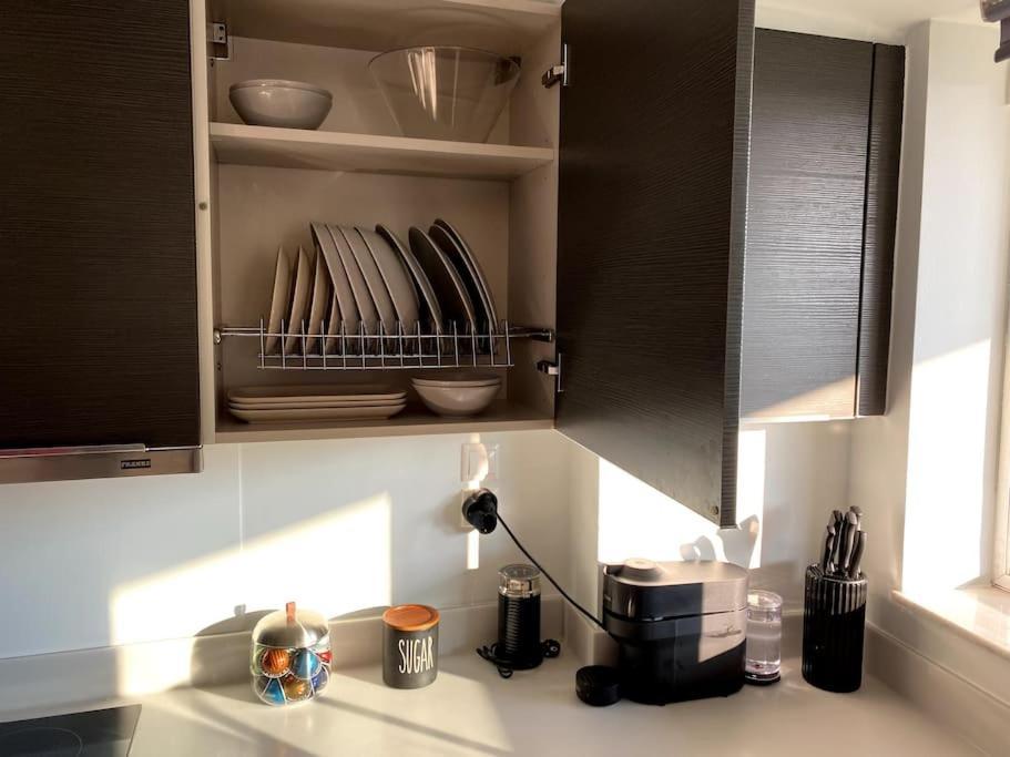 Spacious And Sunkissed 3Br & 2 Bathrooms Apartment Ateny Zewnętrze zdjęcie